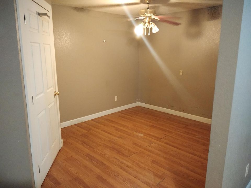 1st image of 79 Hollyhock Ln