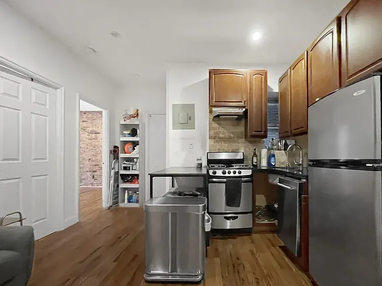 139 E 13th St #5A — Photo 3