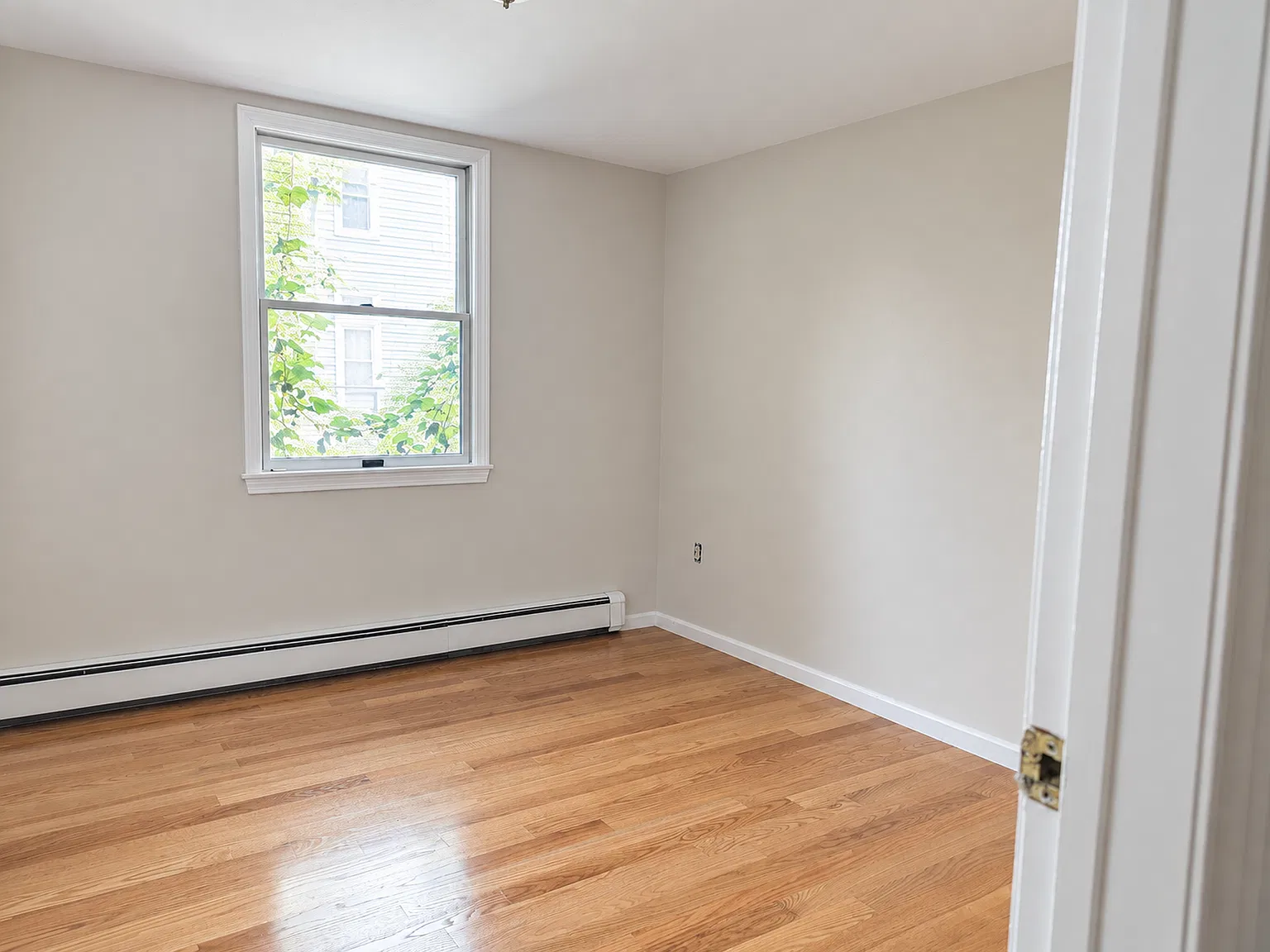 2 bed, 1000 sqft, $4,000 — Photo 4