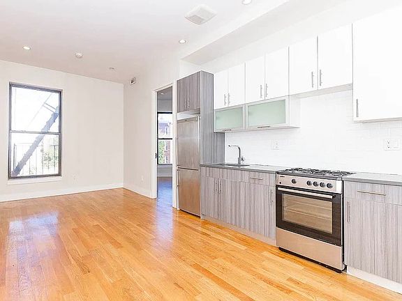 2nd image of 474 Lafayette Ave APT 4B