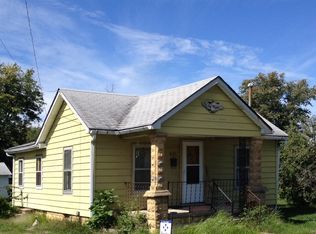 621 Pine St, Roodhouse, IL 62082