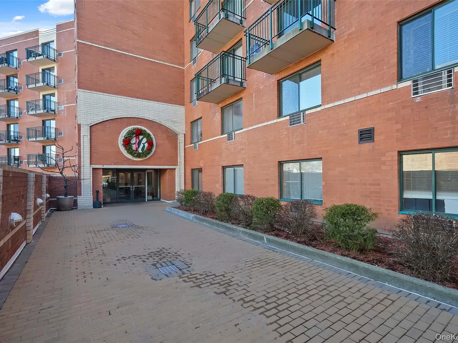 2 bed, 1.0 bath, 900 sqft, $3,700 — Photo 2