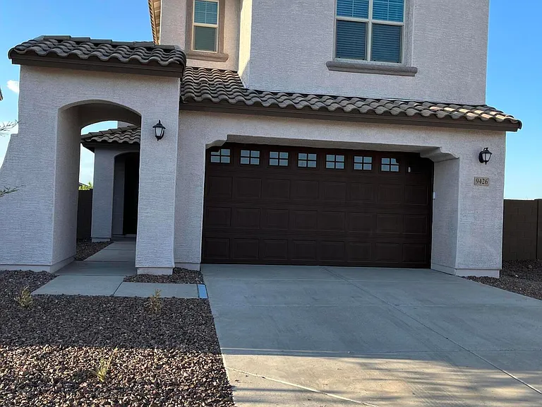 9426 W Sells Dr — Photo 2