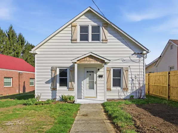 1050 Harless St NE, Christiansburg, VA 24073