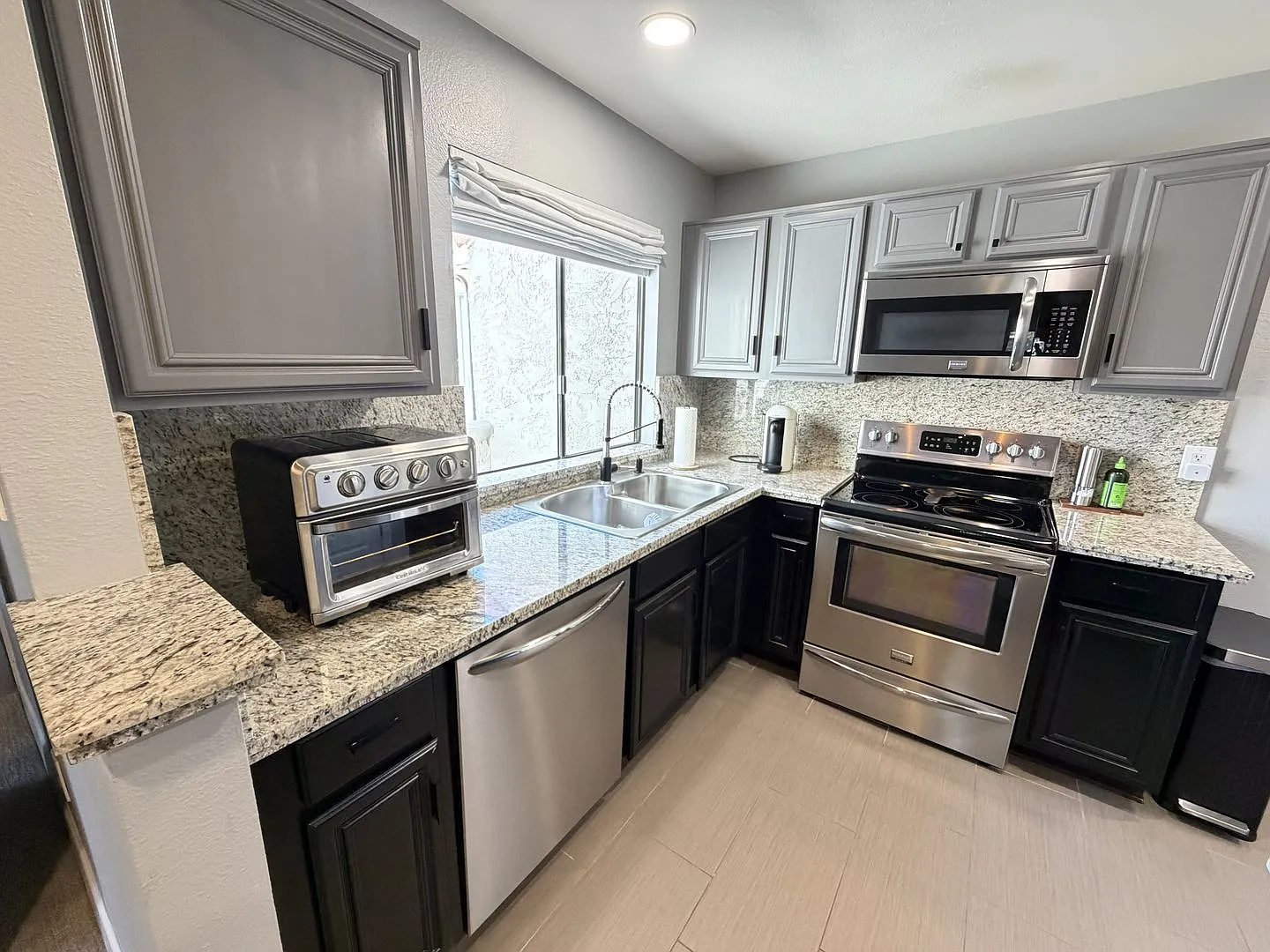 Upscale Living - 1 bed 1 bath/1 car garage/Gate Community/Pool & Spa — Photo 4