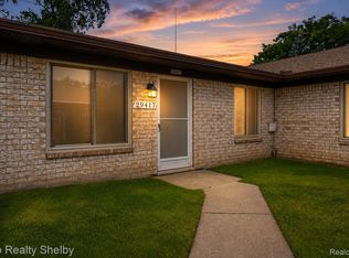 29417 Park Place Dr, Warren, MI 48093