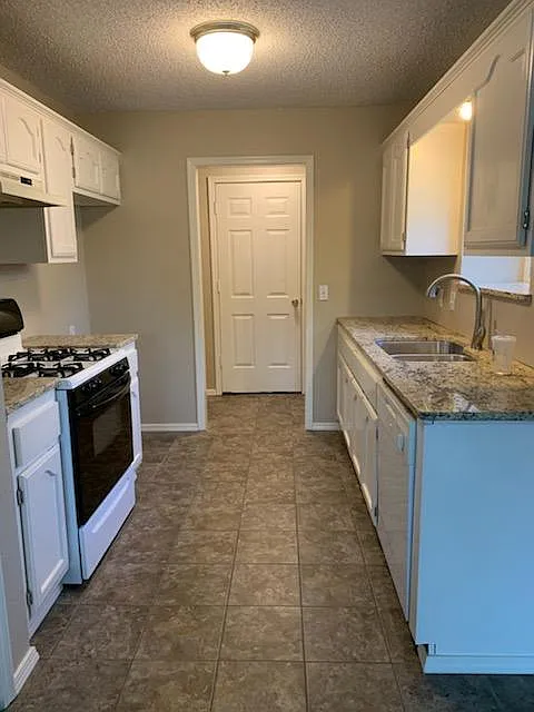 3 bed, 1192 sqft, $1,700 — Photo 3