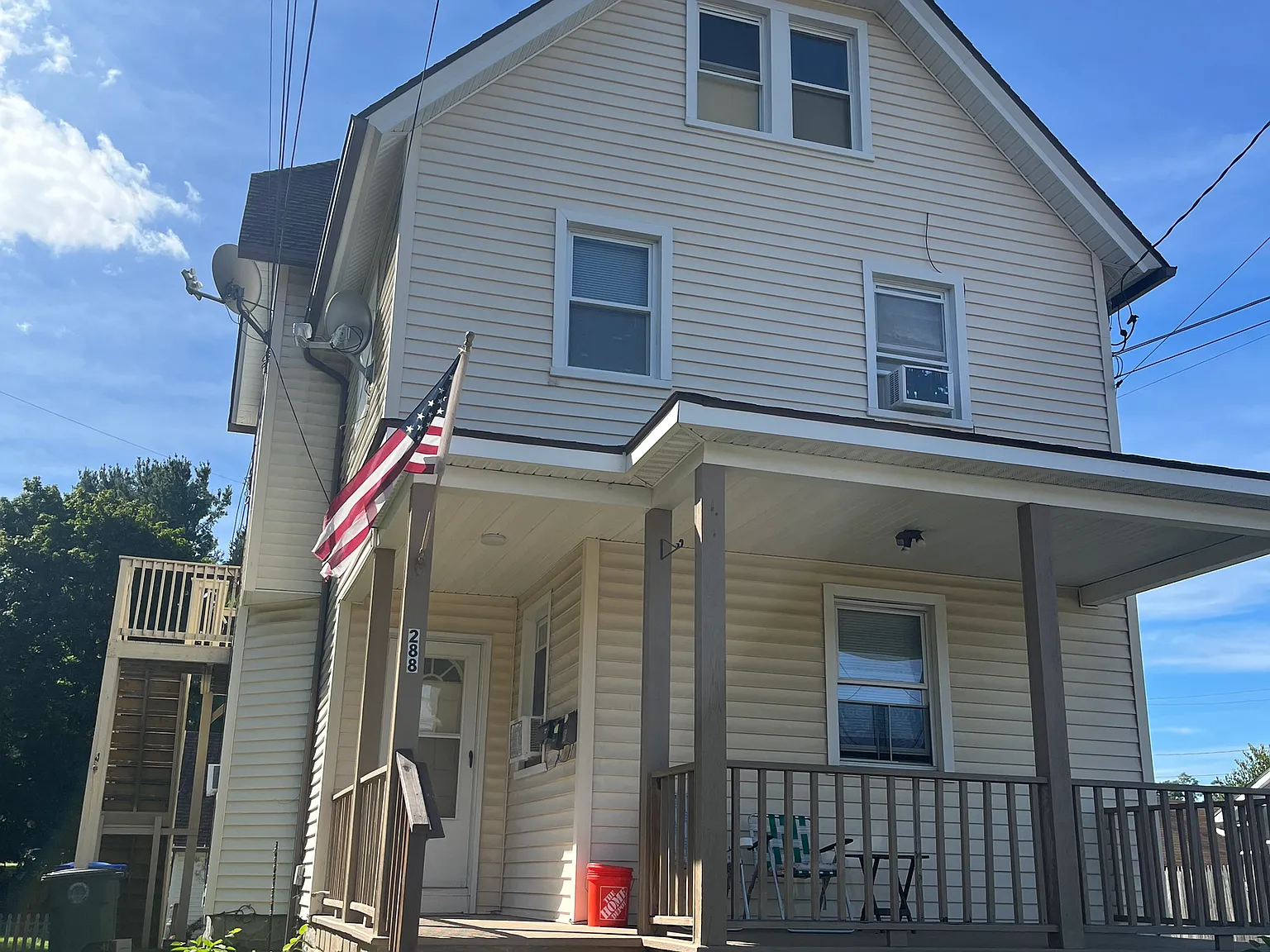 2 bed, 1.0 bath, 1068 sqft, $1,400 — Photo 2