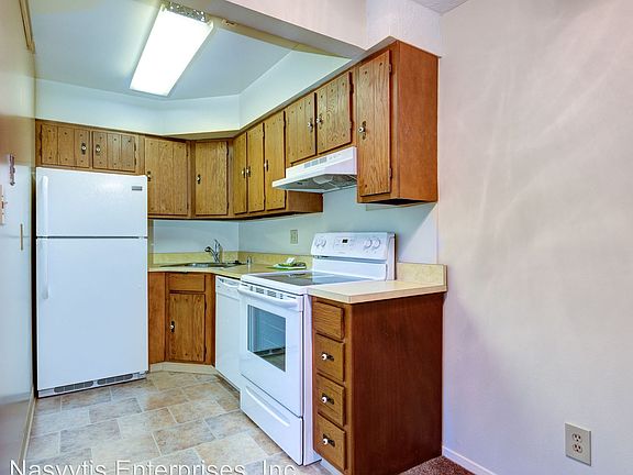 3rd image of 18001 Lake Shore Blvd APT 105