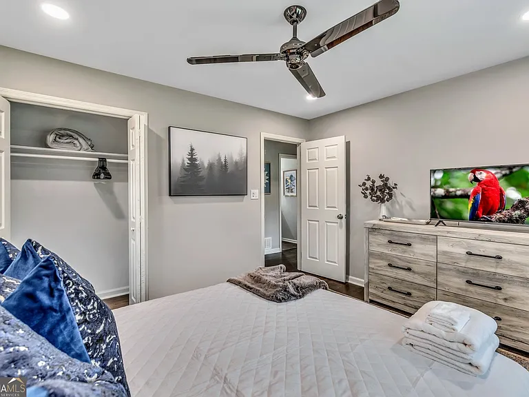 597 S Gordon Rd SW — Photo 16