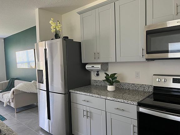 4th image of 51 Bella Lago Cir