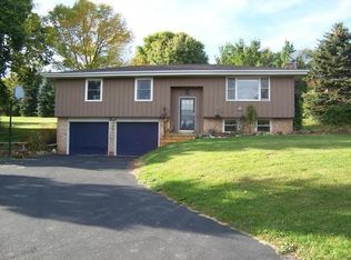 W293S3017 Ancestral Dr, Waukesha, WI 53188