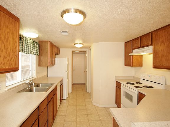 3rd image of 9009 Vistas Dr NE