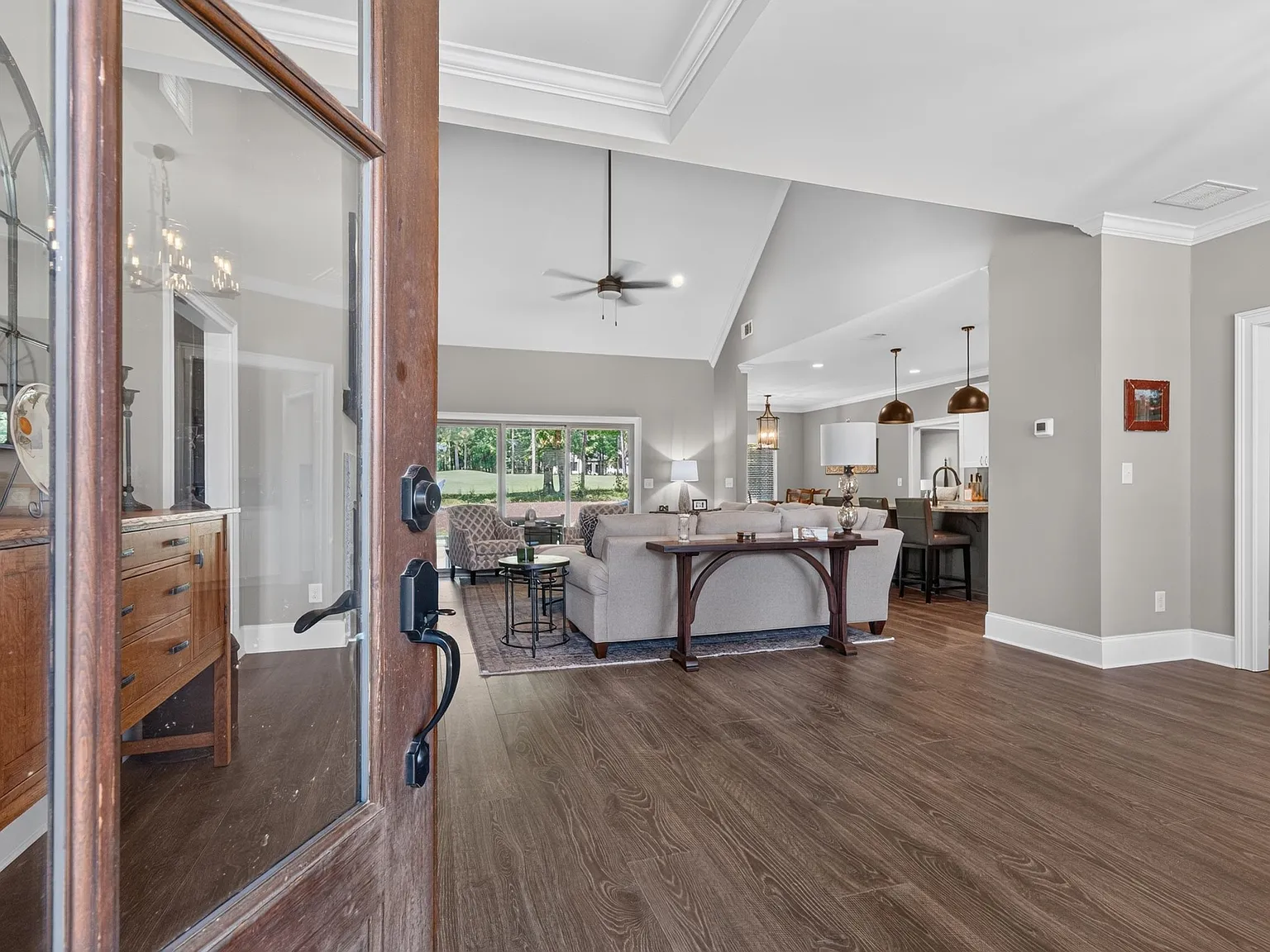 4 bed, 3.0 bath, 2463 sqft, $3,400 — Photo 4