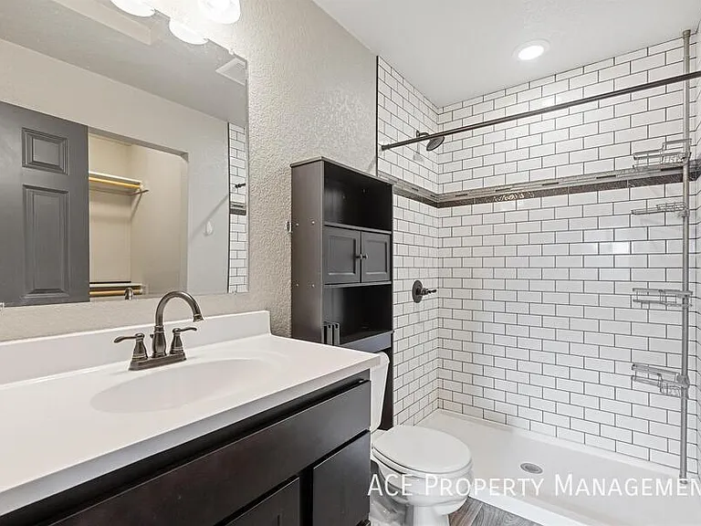 653 Rachel Ln — Photo 8