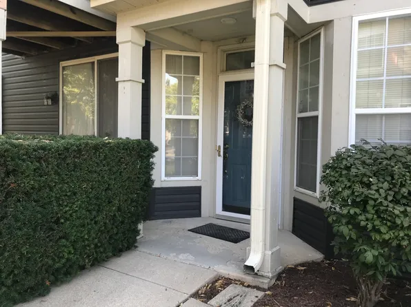 169 E Lake Ridge Dr, Glendale Heights, IL 60139