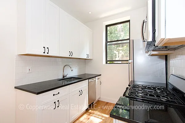 Rented by Copperwood Real Estate | media 10