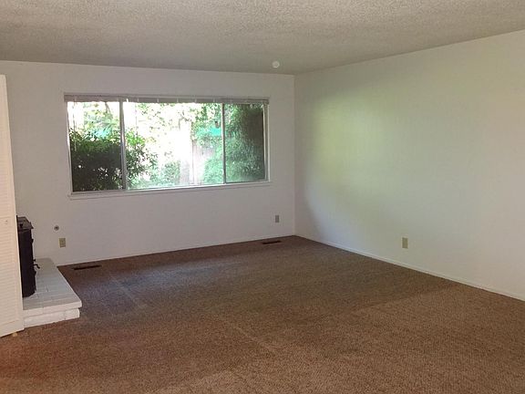 3rd image of 4768 N Warren Ave