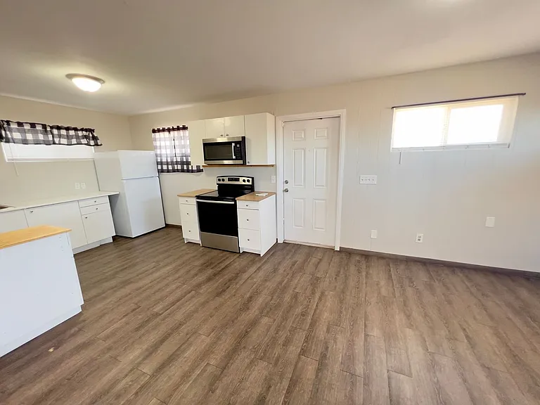 227 S Texas Ave #B — Photo 6