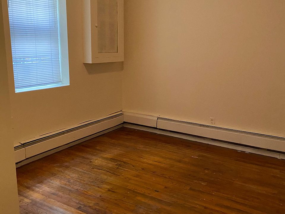 2nd image of 1422 Edwards Ave #1A