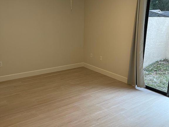 4th image of 127 Scottsdale Loop