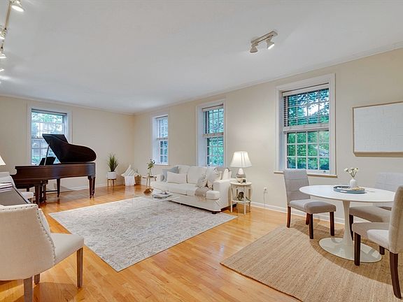 5th image of 30 Cumberland Ave #3W