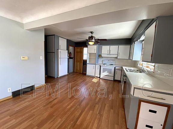 3rd image of 1221 W 1st St