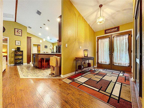 5th image of 929 Woodgate Dr