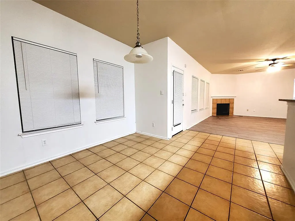 Building Photo - 17909 Maxa Dr