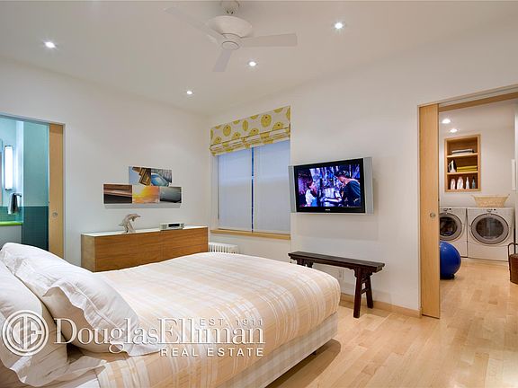 4th image of 232 E 6th St APT 3A