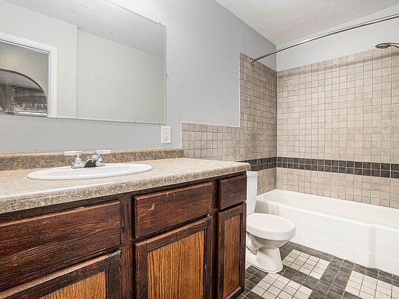 5th image of 410 N 7th St