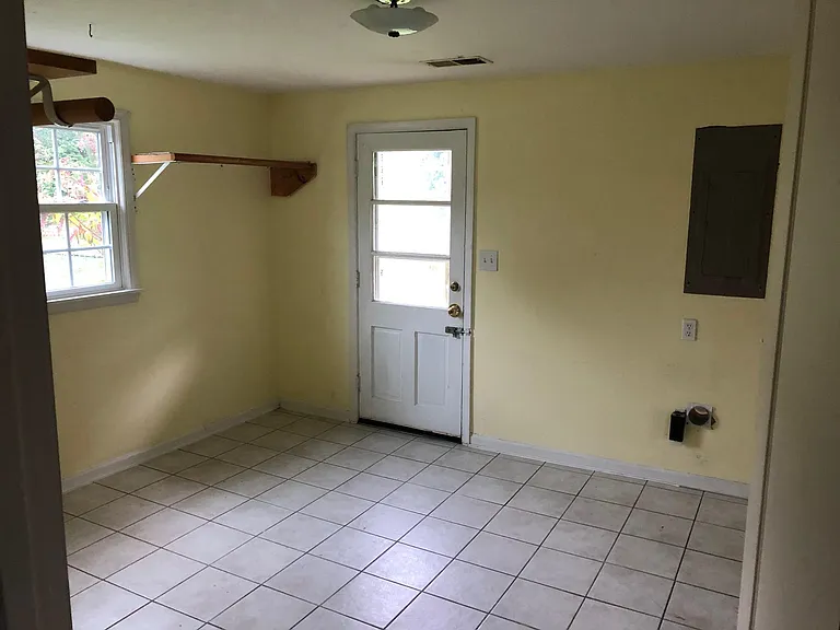 3036 Beacon Dr — Photo 8