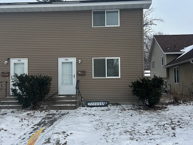 723 Tyler St NE — Photo 1