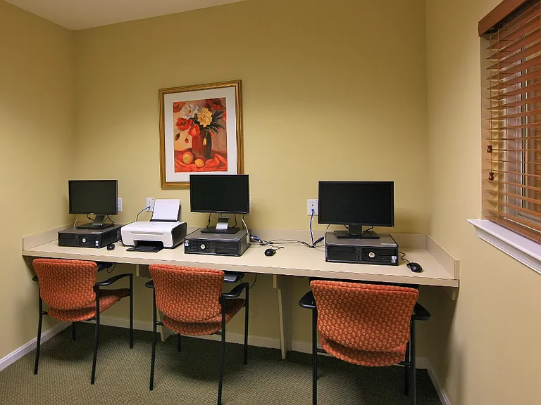 computer room business center lounge affordable
