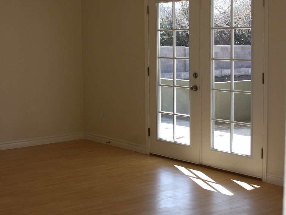 2nd image of 1113 Baker Ave