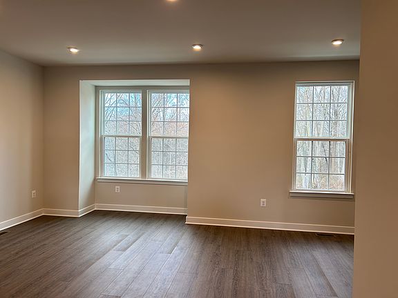 4th image of 816 New Castle Landing Dr