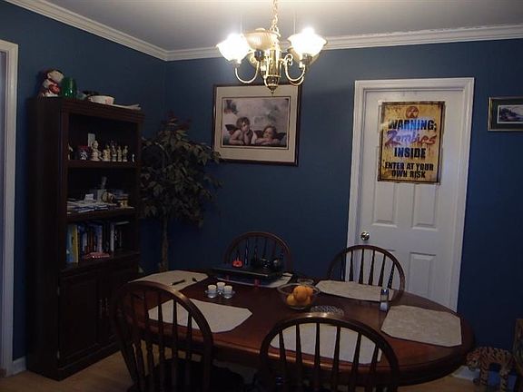 3rd image of 122 Turner Ave