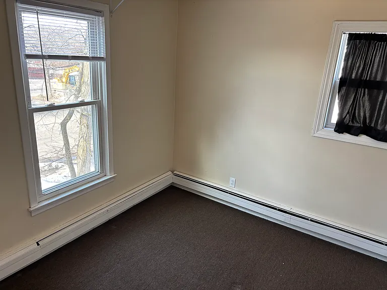 201 E Broad St — Photo 2