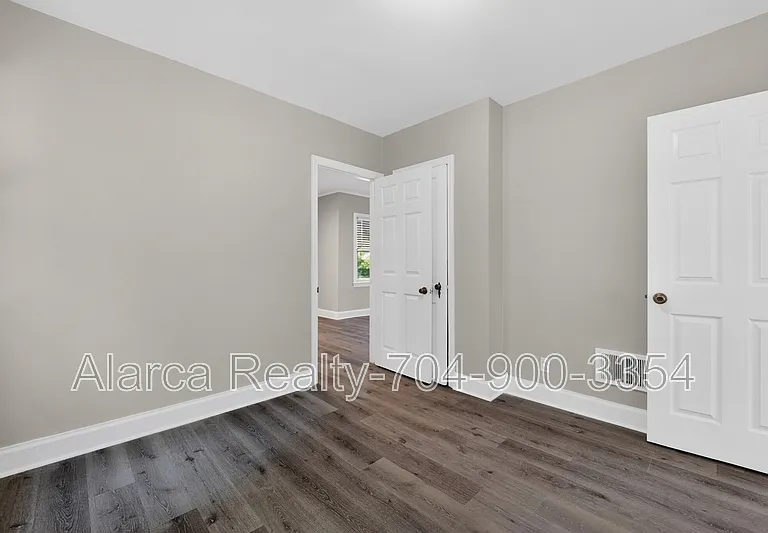 2322 Belfast Dr — Photo 11