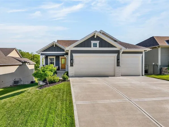 8695 NW 74th St, Kansas City, MO 64152
