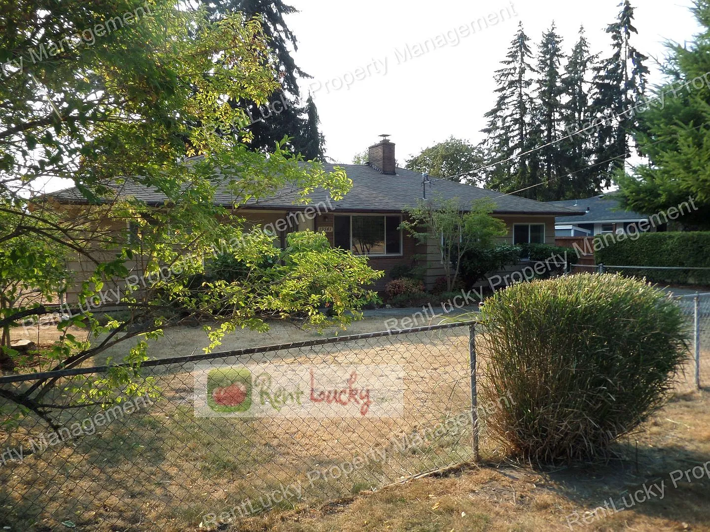 Beautiful! Unique & Freshly Updated 3-Bedroom Rambler In Great Des Moines Location!! — Photo 1