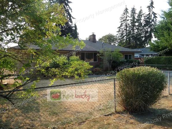 19541 3rd Ave S, Des Moines, WA 98148
