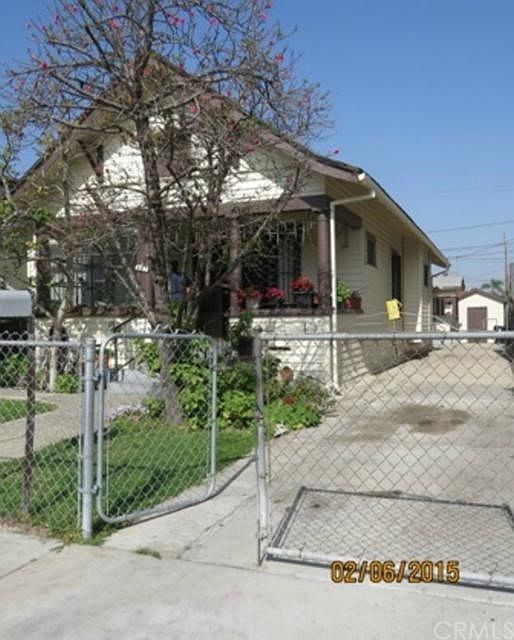 2nd image of 457 W 47th Pl