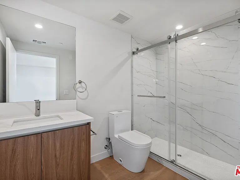 1717 Winona Blvd #204 — Photo 4