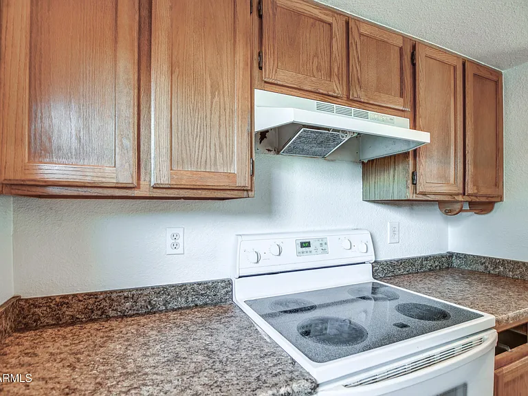 815 E Calle Del Norte — Photo 16