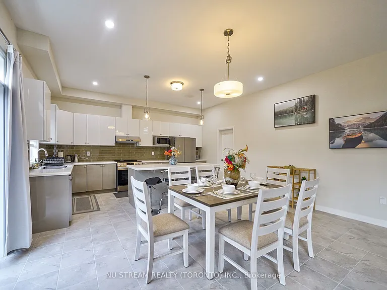 3185 Searidge St — Photo 11