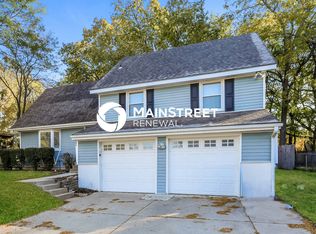 13905 S Tomahawk Dr, Olathe, KS 66062