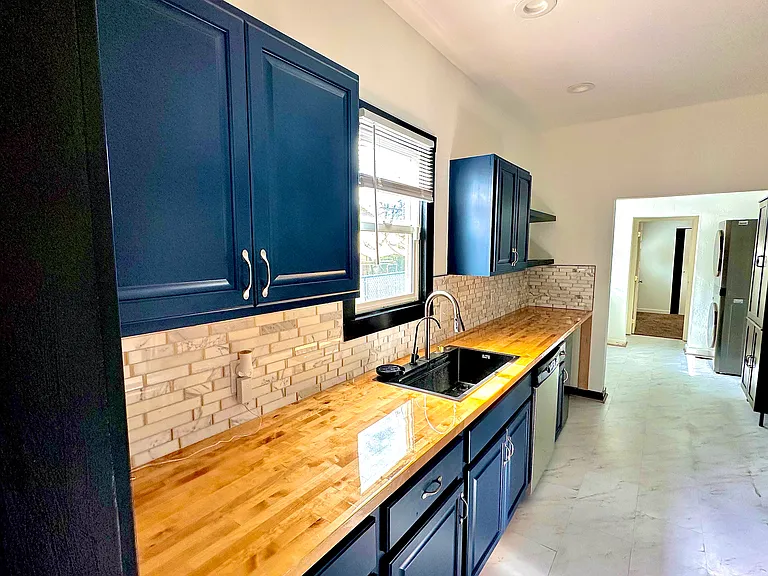 23 Rose Ave — Photo 17