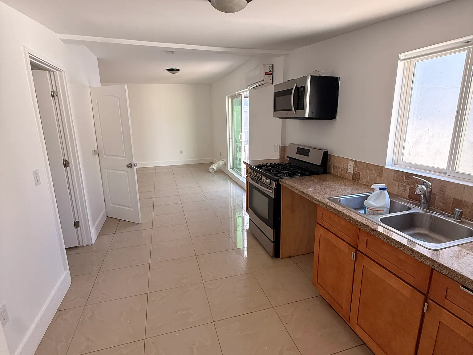 1 bed, 650 sqft, $2,900 — Photo 2