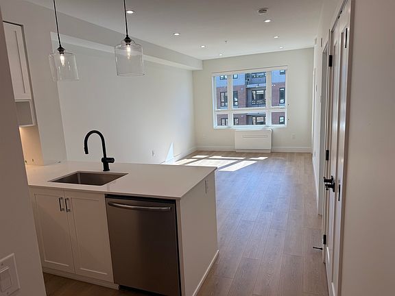 5th image of 46185 Thomas Rd #409